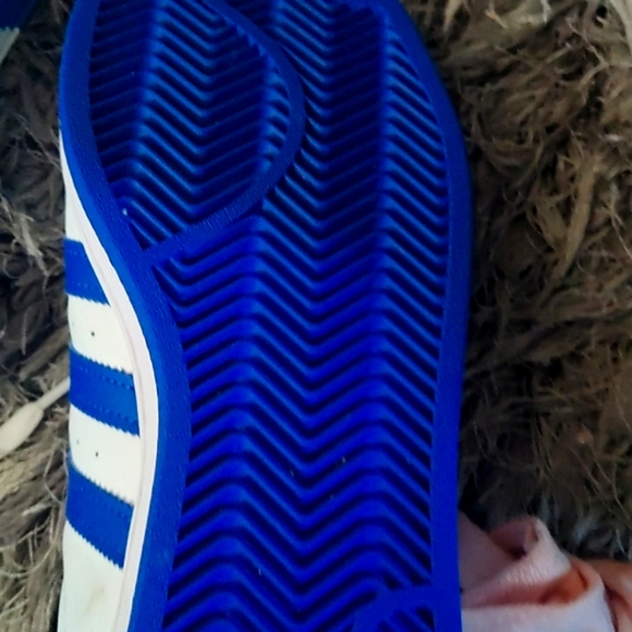 Men's size 8/1-2. Adidas - Picture 3 of 8